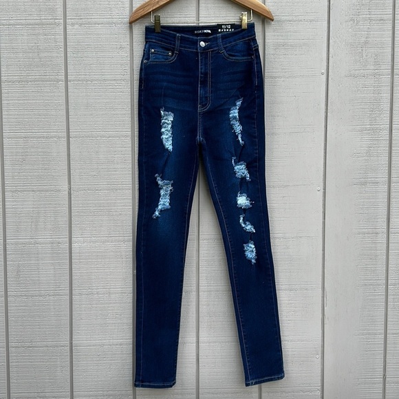 FASHION NOVA Dark Wash Distressed Skinny Jeans - Picture 1 of 11